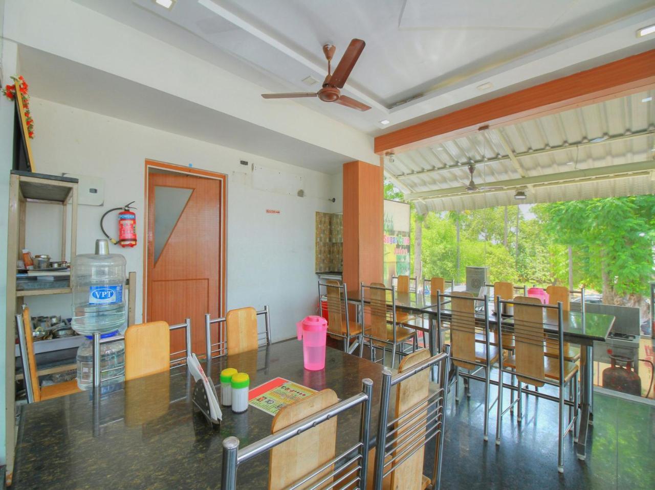 Oyo 15948 Hotel Srees Tiruchirappalli Exteriör bild